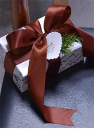 Geschenkomschakeling 1-1/2 "Luxe Donkere chocolade Solid Chocolate Dubbele Faced Satin Ribbon Roll - 100 yards voor cadeaupakket, DIY Craft Hair Bow Handgemaakte naaigebruding Decor Feestelijke benodigdheden