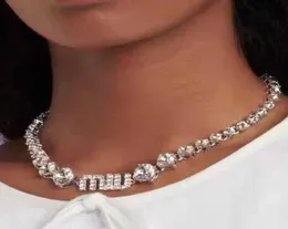 Diseñador MIU Mujer Collares y collares Women039s Joyería de collar corta de cristal GLITTERS2740418
