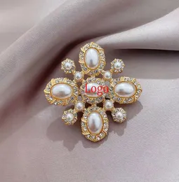 Pins simples de letra dupla feminino designer de luxo Broches Design da marca Design Crystal Pearl Broch Suit Pin Jóias de casamento Acessori4251510