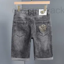 Herr jeans designer sommar casual jeans män liten fot smal bomull elastiska shorts koreanska broderade medusa byxor capris 6ult