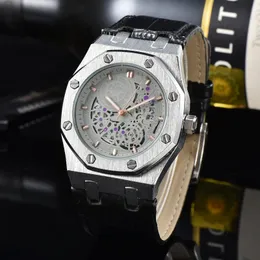 Designer Luxury APS Watchs لعام 2023 غرز Mens جديدة الكوارتز مشاهدة الجلود الرجال ملحقات جولة مرشحات Watchse أزياء XZ X2