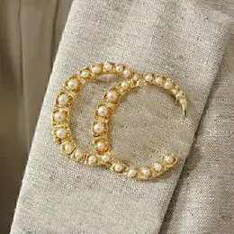 Classico stile semplice lettera di marca spilla spille di design spille per le donne fascino regalo di nozze accessori di gioielli di alta qualità