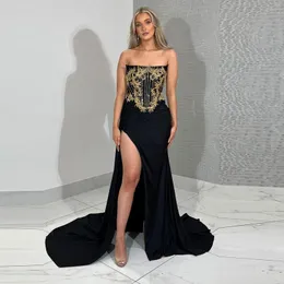 Partykleider Atemberaubende Split Black Long Prom Event Trägerlose Goldapplikationen Kristall Perlenkleider Sexy Kleid