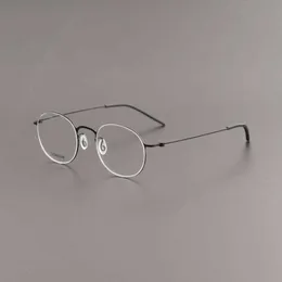 أعلى نظارات شمسية مصممة فاخرة بنسبة 20 ٪ من نظارات بدون مسامير ، يمكن تجهيز نفس إطار التيتانيوم النقي الخفيف للغاية بعدسة مخزنة مضادة للبليو 5504