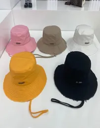 Szerokie brzegowe czapki luksusowa projektantka Summer Jacquem le bob kartychAut Bucket Hat Logo Metal Wewnętrzna marka Label WIDE9814388