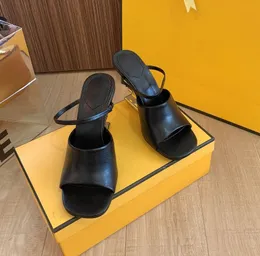 Designer sandaler kvinnor romer tofflor första silver nappa läder sandal mode diagonal f-formad skulpterad klack i guldfärgad metall