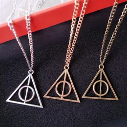 Pendanthalsband Vintage Movie Charm Triangle Deathly Hallows Round Geometric Necklace European och American Jewelry Par Gift