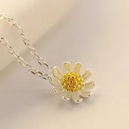 Hänge halsband mode koreansk stil silverpläterade smycken små tusensköna blommor klumpkedja färskt och söta XL172