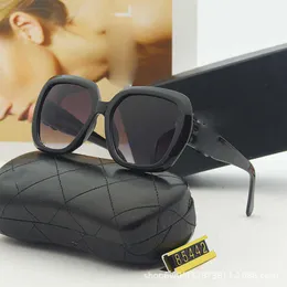 Designer Men's and Women's Beach Par Solglasögon 20% rabatt på Tiktok Kwai Live Big Frame Oval Ins Little doftande glasögon etc.