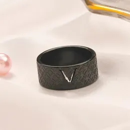 Jóias de designer de luxo anéis de banda preta anéis de aço inoxidável prata de ouro com diamante casal de diamante para presentes de festa de noivado