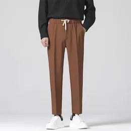 Męskie spodnie Koreańskie brązowe spodnie dla mężczyzn Elastyczna talia kokska długość zwyczajowa Business Mężczyzna Mężczyzna