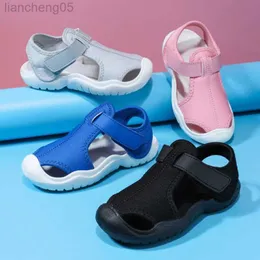 Sandaler Nya sommarbarn Beach Boys Sandaler Barnskor Stängt tå baby sport sandaler för flickor EU Storlek 22-32 W0327