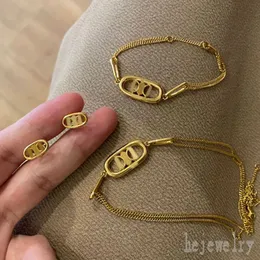 Colgante pulsera de lujo hombres encanto latón chapado en oro cadena stud letras accesorios diseñador hipoalergénico pendientes para niñas joyería sensible mujer ZB049 F23