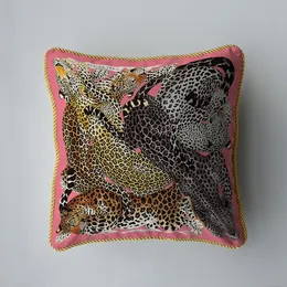 Europeisk lyx 45*45 cm Örngott Fodral Supermjuk sammet Dubbelsidigt tryck Vagn leopard Designer Soffa Kuddfodral Örngott 2023070804