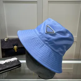 Yeni erkek şapka tasarımcısı beyzbol şapkası kova şapkalar ilkbahar ve yaz mektupları işlemeli ayarlanabilir çok renkli düz erkek kadın hip hop yeni dönem şapkası 2023 Kova Şapkaları