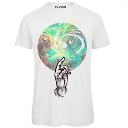 Erkek Tişörtleri T-Shirt Diverente Uomo Maglietta Con Stampa colorata Simboli Mano Renkler Ayarlanmış Est 2023 Moda Stranger Şeyler Gömlek Erkekler