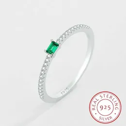 Bandringar 2022 Ny klassisk rektangulär smaragdring för kvinnor En enda rad med diamanter äkta Sterling Silver Valentine's Day Gift SMycken Z0327