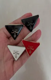 Metal Triangle Letter Brooch Women Men Letters Brooches Suit Lapel Pin Fashion Jewelry4784559