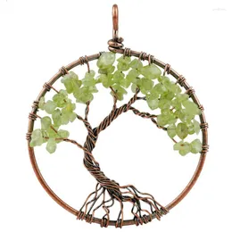 Pendanthalsband Retro Tree of Life Necklace Inlay Peridot Chips Stones Copper Wire Wrapped Crooked Smycken Healing Chakrapendant