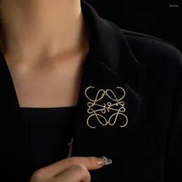 Brooches Stylish And Versatile Design Corsage High-end Atmosphere Niche Pin Button Suit Coat Accessories AA