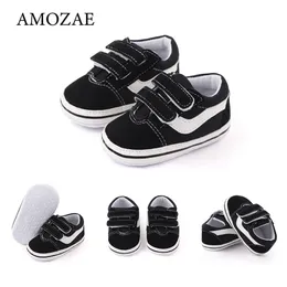 First Walkers geborene Baby-Jungenschuhe PreWalker Soft Sole Pram SpringAutumn Canvas Sneakers Bebes Trainer Casual 230328