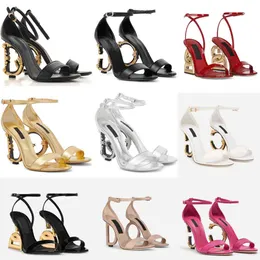 العلامات التجارية الأنيقة Luxurys Keira Women Sandals أحذية مصقولة Calfskin Baroquel Heels البوب ​​كعب مطلي بالذهب سيدة الصيف الفستان الصيفية الحزب الصندل الصندل
