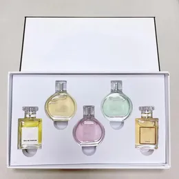 Designer Perfume Gift Sets For Her: Exquisite Fragrance Collection