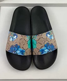 디자이너 New Womens Mnes Slippers Pantoufle Floral Wolf Tiger 자수 패션 브랜드 슬라이드 여름 야외 하우스 해변 남성 여성 슬라이더