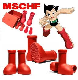 С дизайнером коробки мужчины женщины MSCHF RAIN Boots Big Red Boot Eve Rubber Astro Boy Reps на коленях мультфильм.