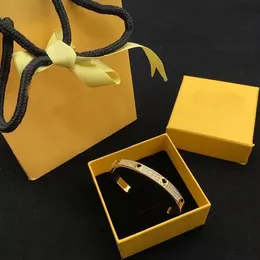 سوار أزياء المصمم للنساء للنساء رسائل الذهب الماسي الكاملة F هدايا أساور الحب الفاخرة للحب مجوهرات الهيب هوب -11