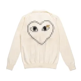 Projektantka Sweters Men Play Com des Garcons CDG Crew Neck Cardigan Gold Heart Beige Button Wool Wool Women Rozmiar m