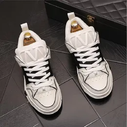 Autumn Spring Men 2024 Style Korean version av trenden Casual Patchwork Color Fashion Sports Hateble Board Shoes D2H2 EC038