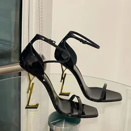 Mode klackar sandaler glider sommaren med låda lägenheter sexig riktig läderplattform sandal sko damer strandskor designer stilett kvinnor klädskor 001