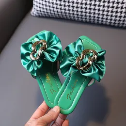 Pantofola da ragazza in raso con fiocco per bambini scivolo estivo verde semplice coreano per bambini moda fondo piatto scarpe da spiaggia flip 230329