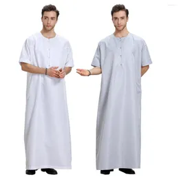 Abbigliamento etnico Estate Musulmano Arabo Uomo Jubba Thobe Manica corta Bottone Abito casual Dubai Medio Oriente Uomo Caftano islamico