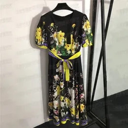 Çiçek Baskı Kadın Elbiseler Tasarımcı Dantel Up Bel Kısa Kollu Etekler Vintage Stil Bayan Elbise Parti Için Giymek