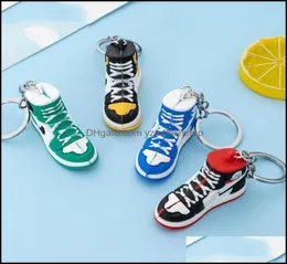 Anahtarlıklar Moda Aksesuarları 2022 Yeni Stil Stereo Spor Ayakkabı Düğmesi Kolye 3D Mini Basketbol Ayakkabıları Modeli Yumuşak Plastik DE4845556