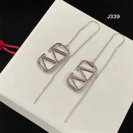 Lüks bayanlar marka tasarımcısı Gold Gümüş Küpe Zinciri Kolye Diamond Saplama Küpe Kadın Moda Mektubu V Çember Küpe Takı 2303293BF