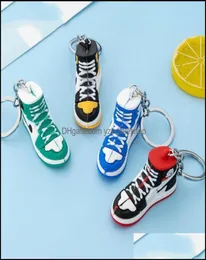 Anahtarlık Moda Aksesuarları 2022 Yeni Stil Stereo Spor Ayakkabı Düğmesi Kolye 3D Mini Basketbol Ayakkabıları Model Yumuşak Plastik DE7090548
