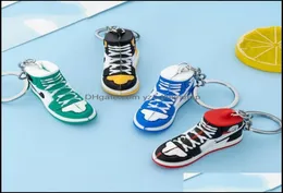 Anahtarlık Moda Aksesuarları 2022 Yeni Stil Stereo Spor Ayakkabı Düğmesi Kolye 3D Mini Basketbol Ayakkabıları Modeli Yumuşak Plastik DE2209341