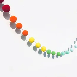 Bannerflaggor 2 5 meter färgglada Pompom Pendant Garland Ins Nordic Serie Felt Ball String Diy Handmased Nursery Children Room Decor 230330