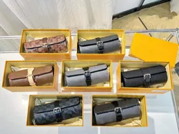 Designer Klockfodral Box 3 Styck Klassisk Blomma män kvinnor Klockskyddsväska Clutchväska Lyx Canvas Läderbeslag Brun Balck Grid Case Roll 2023