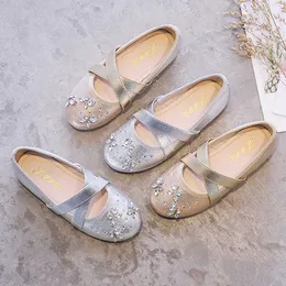 2023 Kids Princess Flat Buty okrągłe głowę Childern Casual Crystal Studenci Flat Sweet Girls Buty