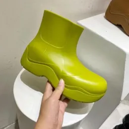 Rain Boots Luxury Women عرضة قاع سميكة قصيرة الحذاء المطاط السيدات المشي أحذية الكاحل مقاوم للماء 230330