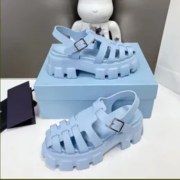 Designer sandaler skum gummi sandal plattform glider hjul tofflor mode klassiska kvinnor romersk toffel triangel metall slid