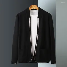 メンズセーター高品質のニットカーディガンメンズスプリングとポケットファッションボタンの作業服セーターコート男性