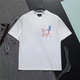 Mens designers t shirt män kvinnor klassiska moderna trend lyxvaror med korta ärmar andas ut utomhusrörelse mode t-shirt män