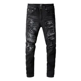 Męskie dżinsy czarne w trudnej sytuacji Slim Fit Streetwear Kolorowa bandanna patchwork chude rozciągające dziury High Street Ripped 230330