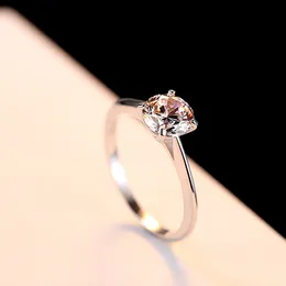 Brand Classic Design Shiny Gem S925 Silver Ring Fashion Romantic Women Zircon Ring Wedding Banket smycken Tillbehör gåva