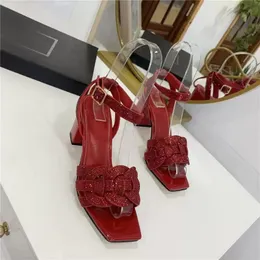 2023 luksusowe buty w stylu projektanta lakierki dreszczyk emocji obcasy damskie unikalne litery sandały sukienka buty ślubne seksowne buty erger